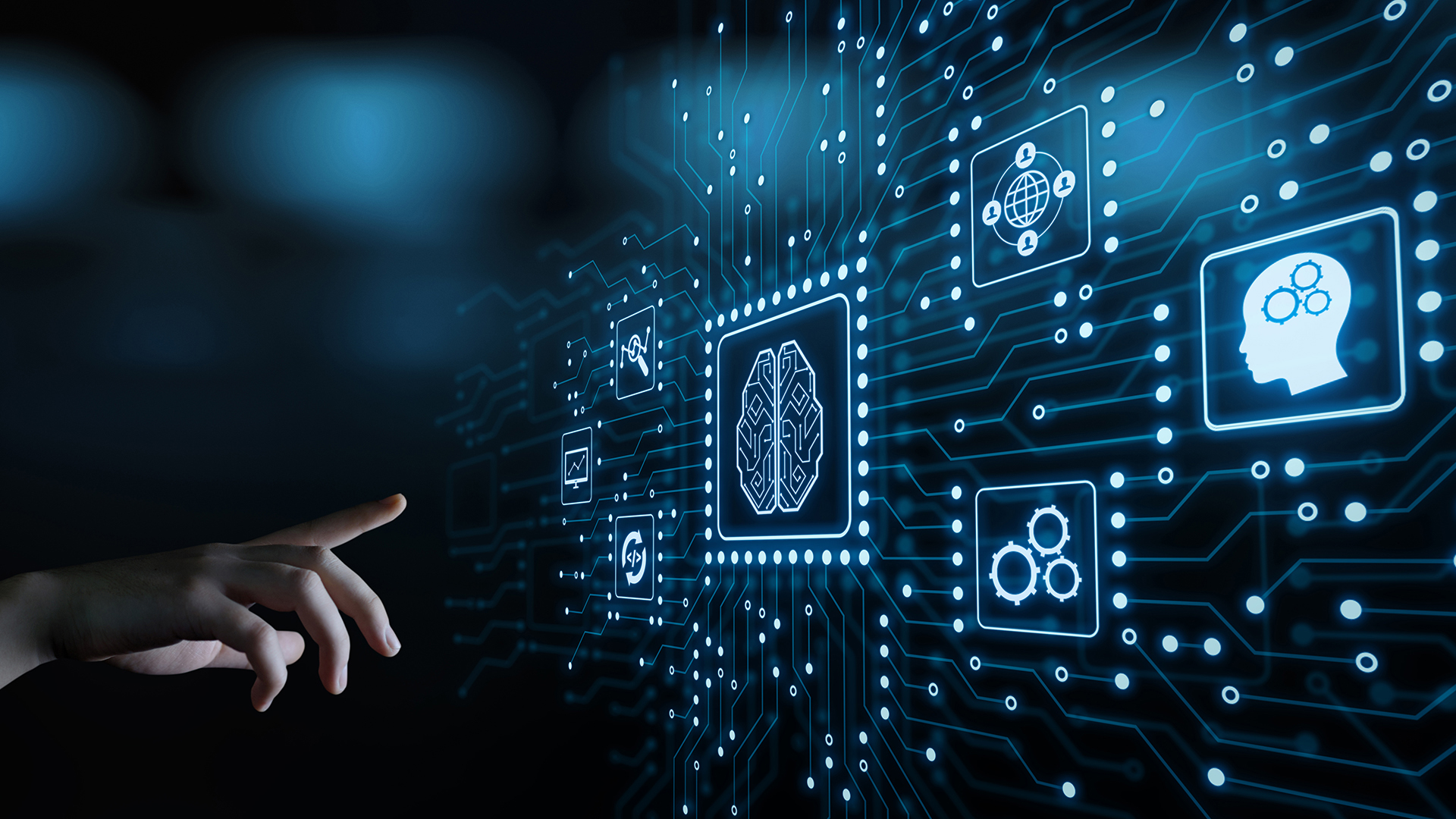En digital grænseflade, der viser kunstig intelligens, med et lysende kredsløb, et hjerneikon og sammenkoblede teknologisymboler. En hånd rækker ud mod grænsefladen.