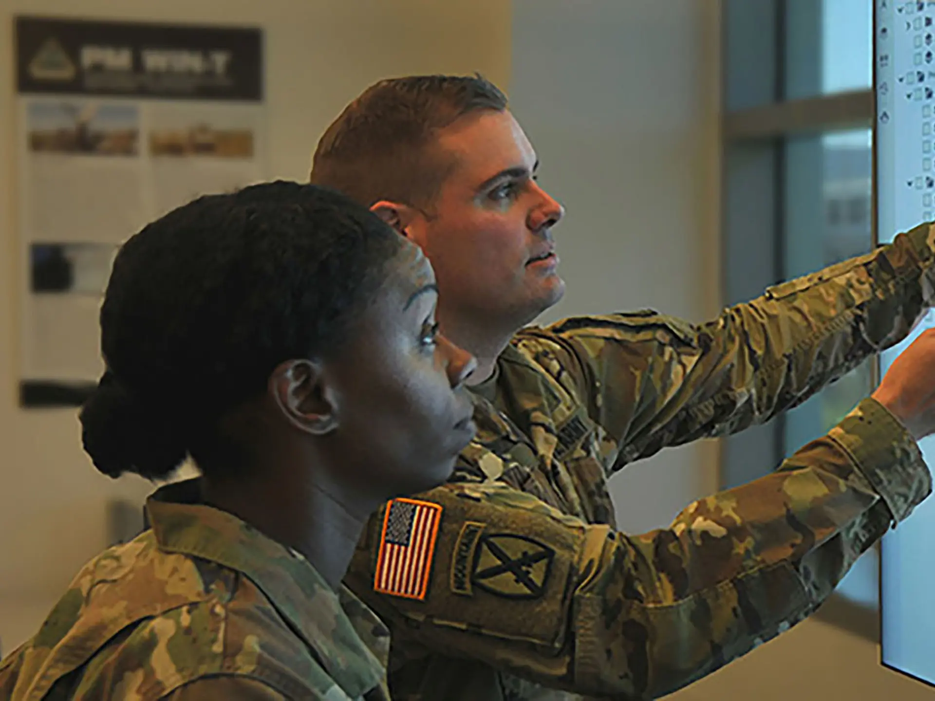 US commanders looking at SitaWare HQ digital map