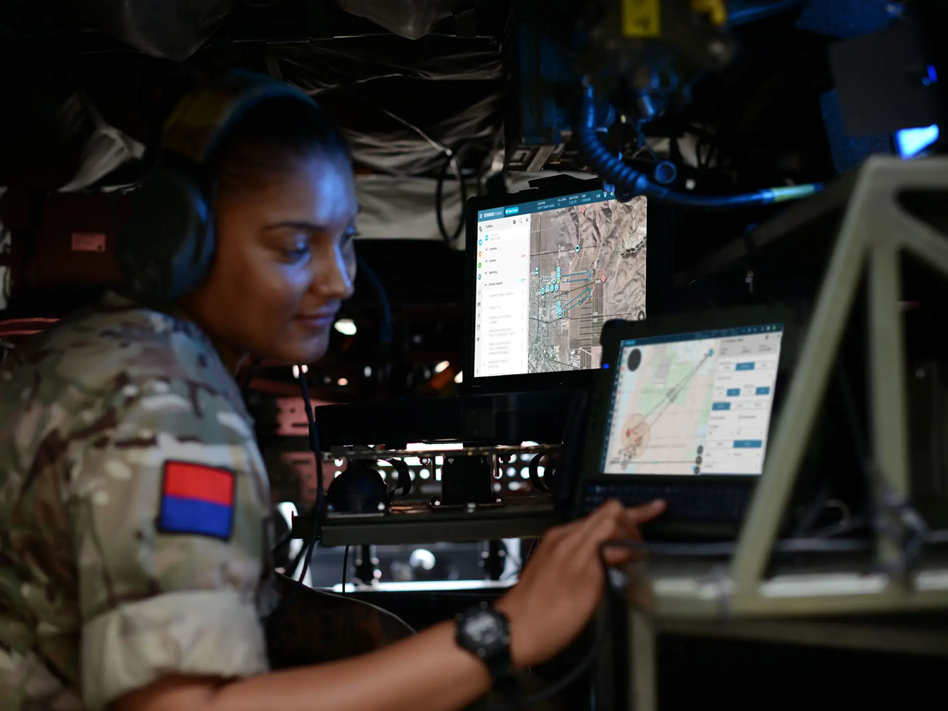 Artillery staff working in SitaWare Frontline in Vehicle
