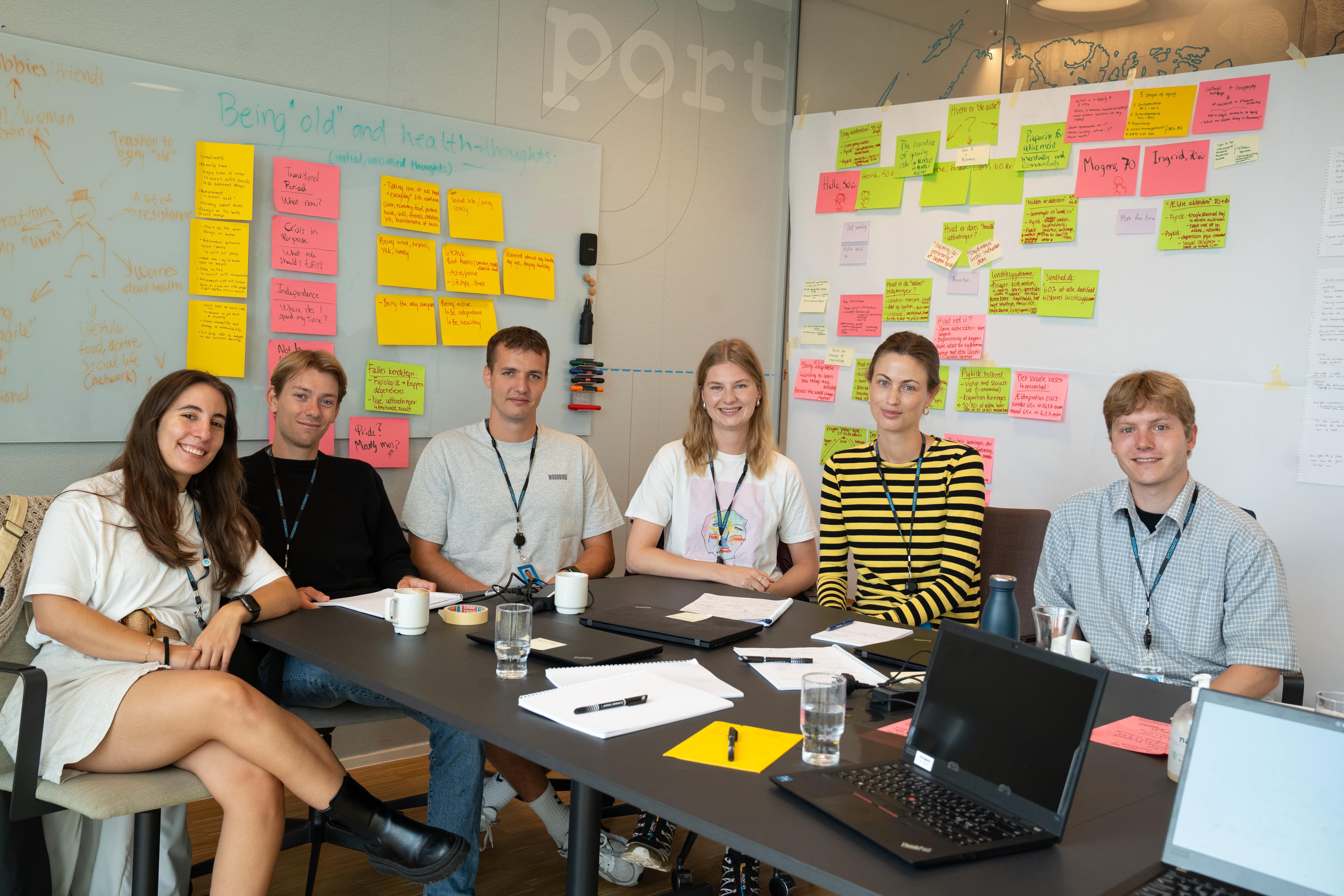 6 studerende fra Aarhus Universitet på Systematics hovedkontor