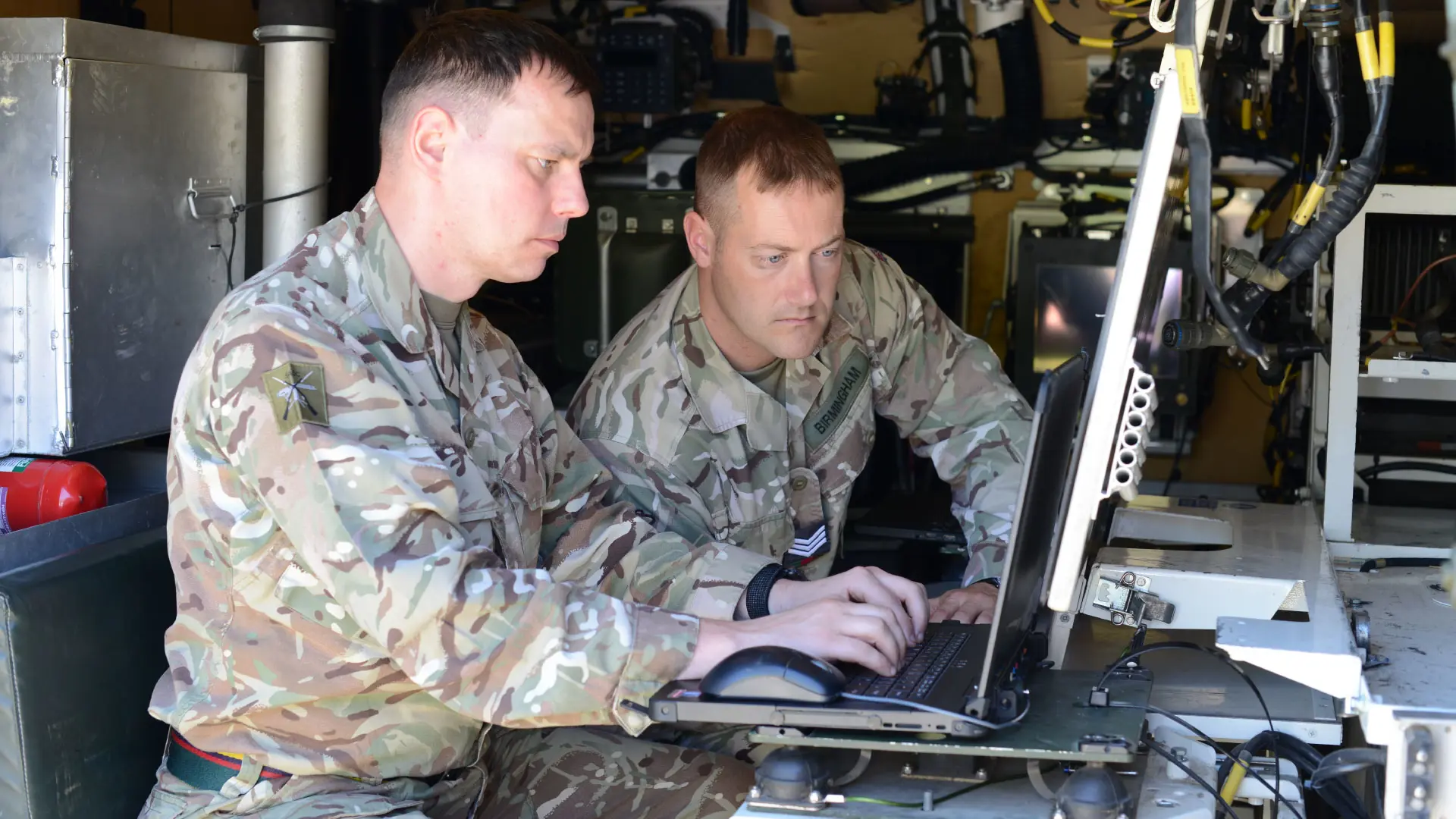 two soliders using sitaware headquarters