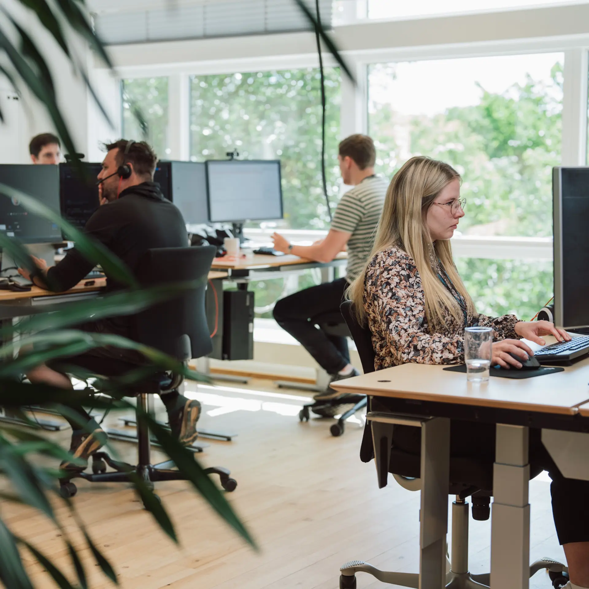 Medarbejdere, der arbejder på Systematic-kontoret