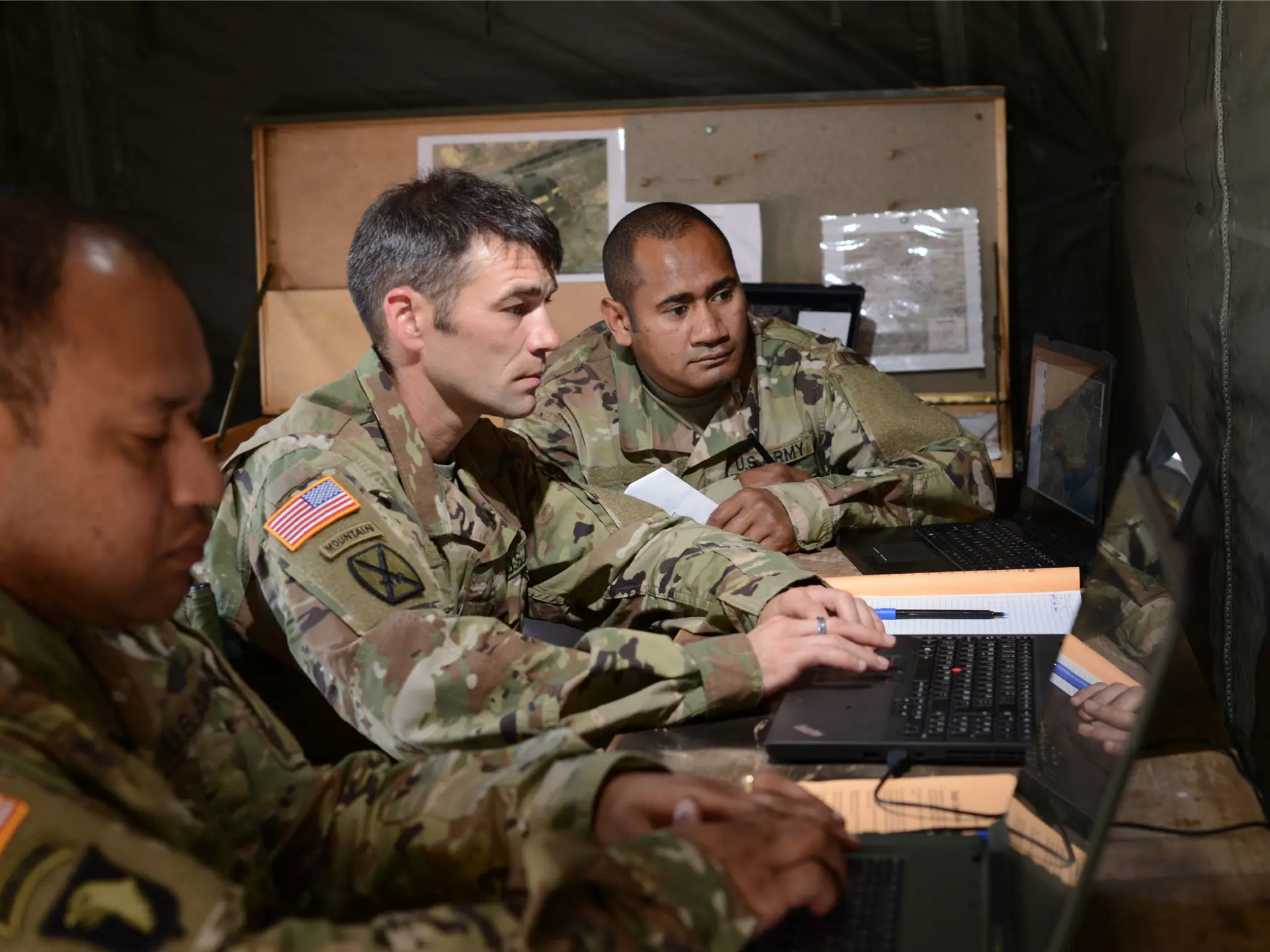 American soldiers using SitaWare Headquarters.