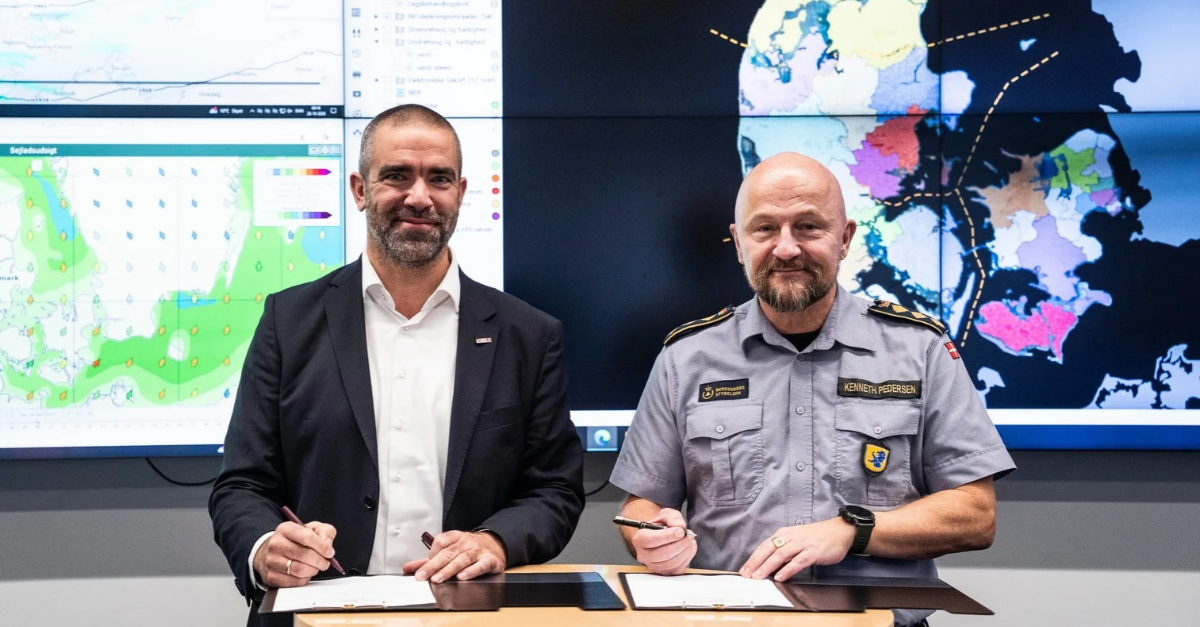 Systematic-CEO Nikolaj Bramsen and Director General for The Danish Emergency Management Agency (DEMA), Kenneth Pedersen.