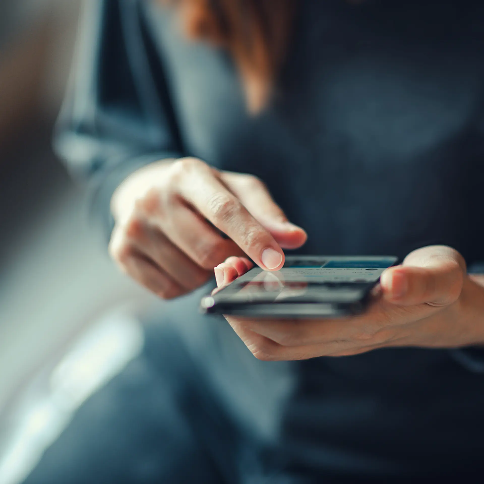 Woman using Columna solution on her smart phone
