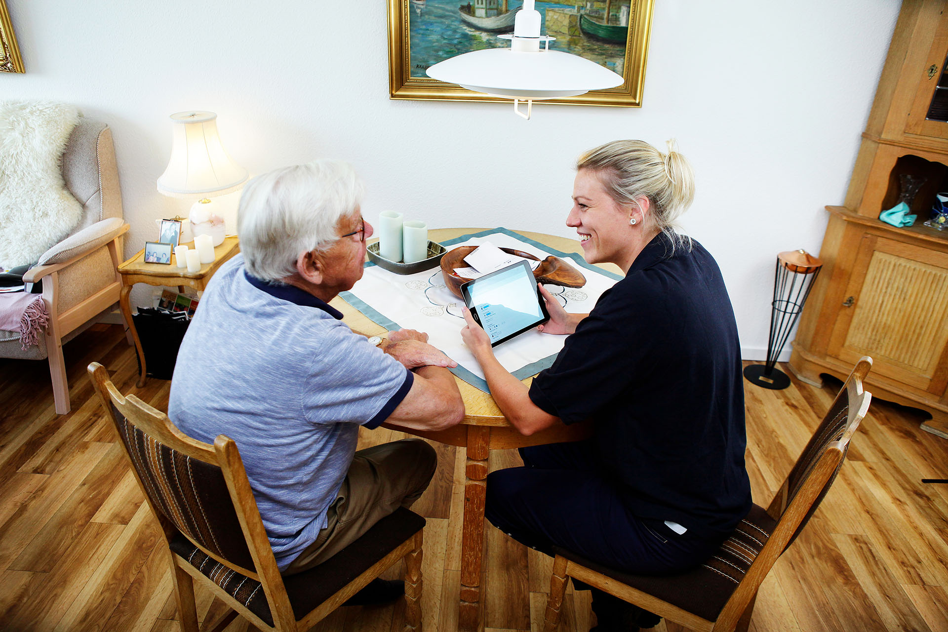 Sosialarbeider besøker innbygger