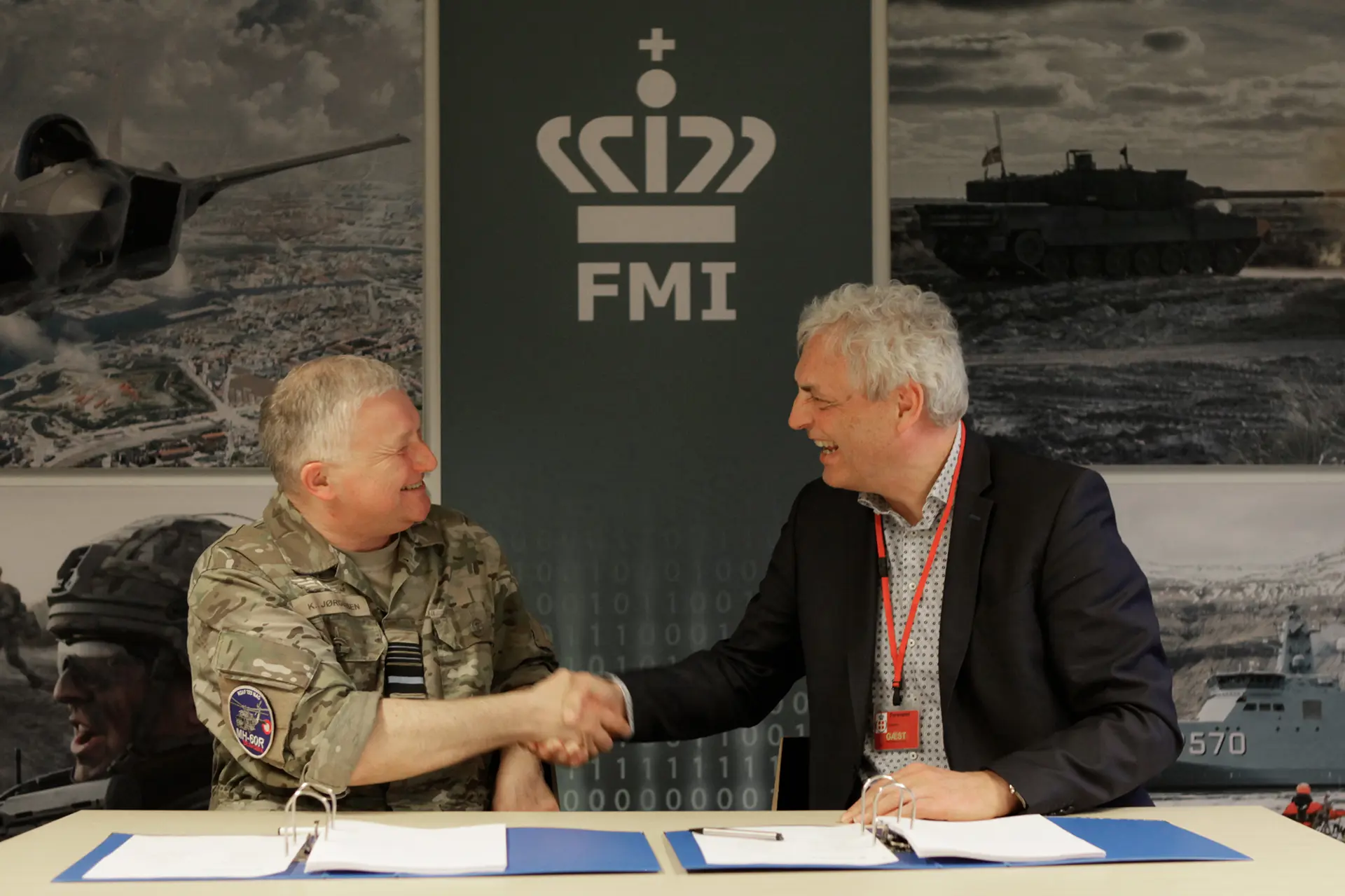 Generalløjtnant Kim Jesper Jørgensen, direktør for Forsvarsministeriets Materiel- og Indkøbsstyrelse (t.v.) og Systematics CEO Michael Holm