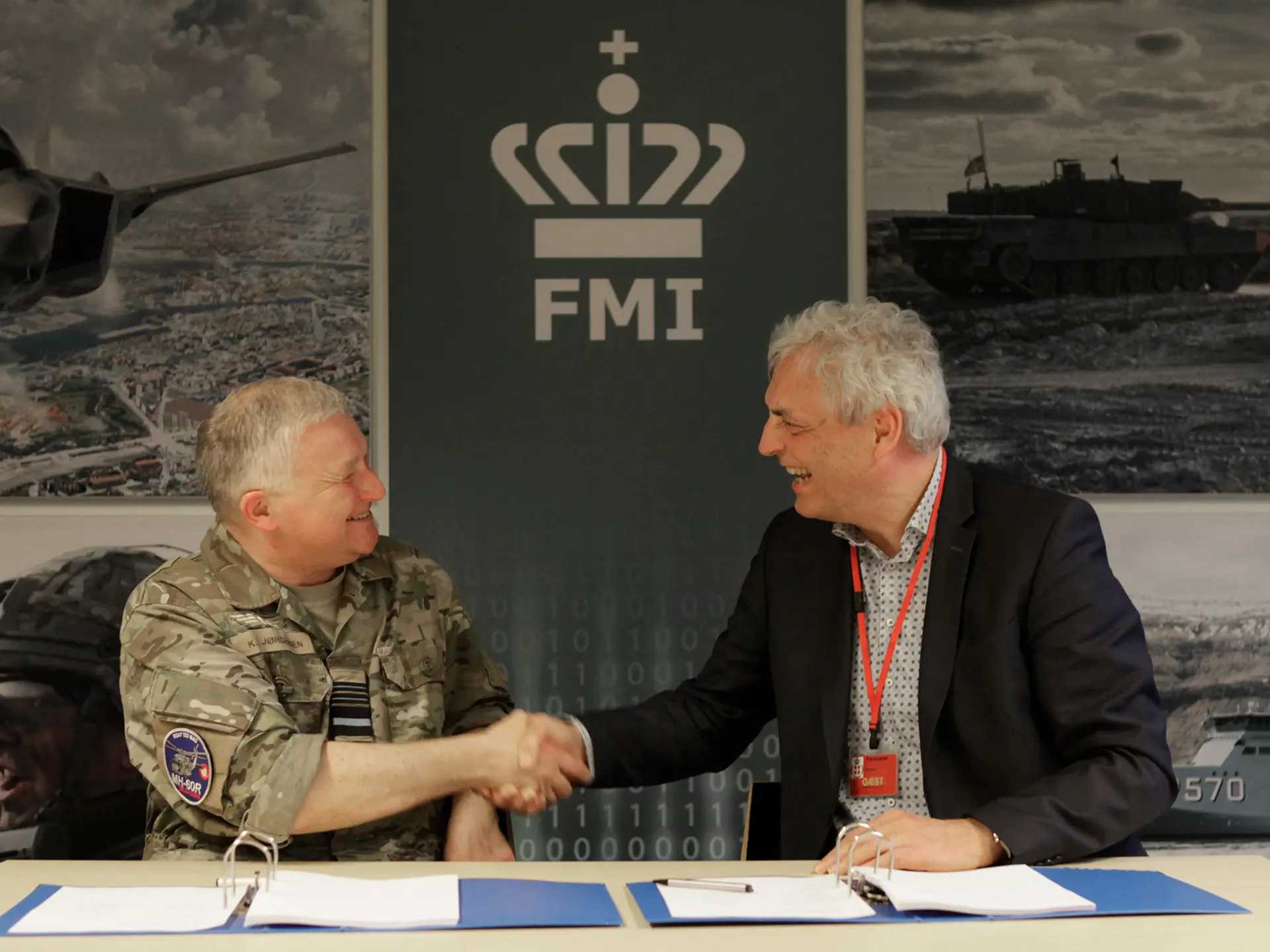 Generalløjtnant Kim Jesper Jørgensen, direktør for Forsvarsministeriets Materiel- og Indkøbsstyrelse (t.v.) og Systematics CEO Michael Holm