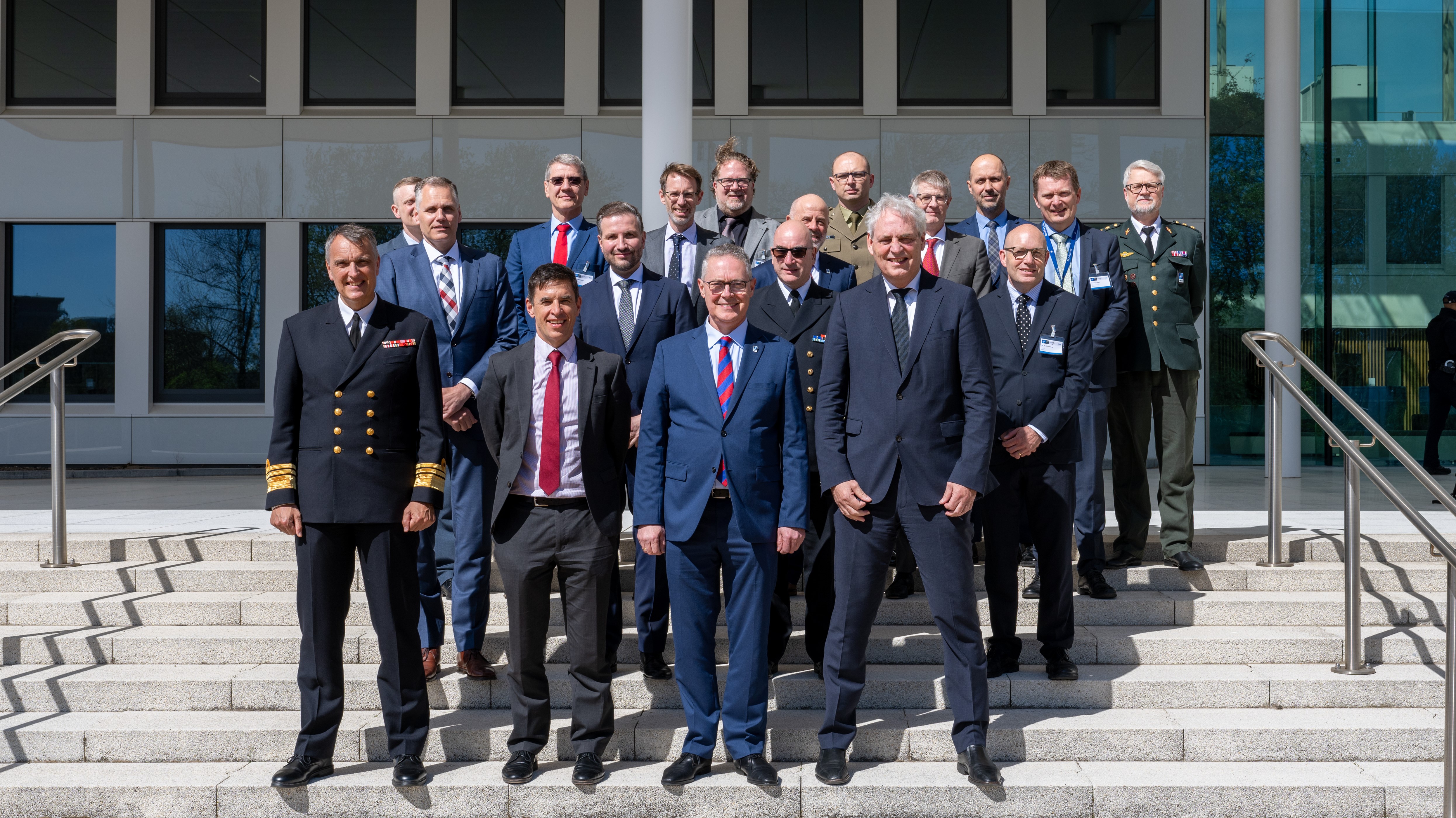 Store smil efter DEMETER kickoff-ceremonien med repræsentanter fra Systematic, NCI Agency, Allied Command Operations (ACO), Allied Command Transformation (ACT) og den danske delegation til NATO.