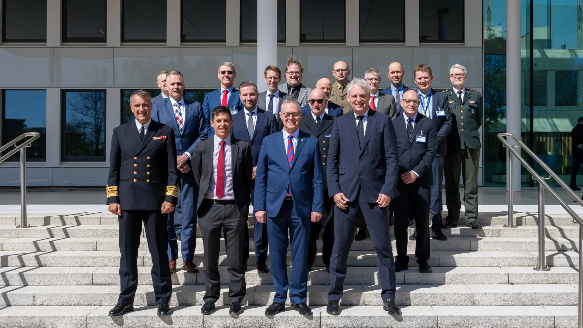 Store smil efter DEMETER kickoff-ceremonien med repræsentanter fra Systematic, NCI Agency, Allied Command Operations (ACO), Allied Command Transformation (ACT) og den danske delegation til NATO.