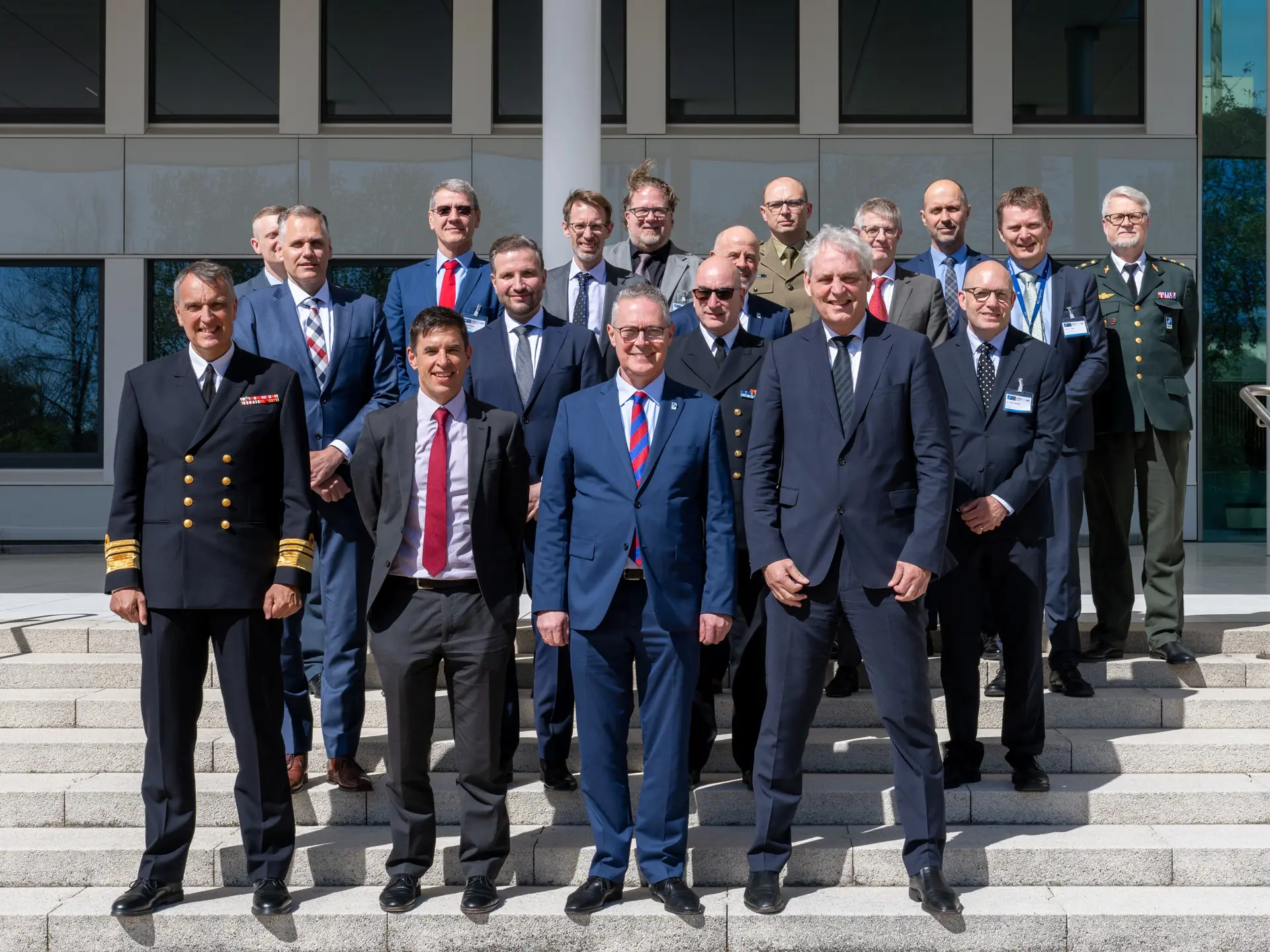Store smil efter DEMETER kickoff-ceremonien med repræsentanter fra Systematic, NCI Agency, Allied Command Operations (ACO), Allied Command Transformation (ACT) og den danske delegation til NATO.